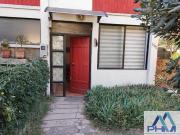 Casa en venta c/ estacionamiento en Amapolas