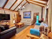 Casa en venta c/ estacionamiento en Camino al Volcán