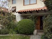 Casa en venta c/ estacionamiento en Centro de Machalí