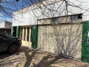 Casa en venta c/ local y cochera en La Plata