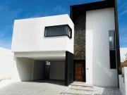 CASA EN VENTA C/ RECAMARA EN PLANTA BAJA EN BOSQUE REAL...