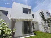 Casa en Venta Camino Real a Momoxpan Zona La Carcaña...