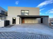 Casa en venta campanario norte 4 recamaras + servicio 4...