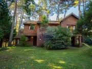 CASA EN VENTA CARILO 5 AMBIENTES ZONA CENTRO