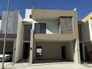 Casa en VENTA Carr nacional en Priv Guaxuco Santiago...