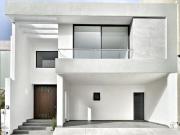 CASA EN VENTA CARRETERA NACIONAL