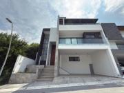 CASA EN VENTA CARRETERA NACIONAL CAROLCO