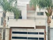 Casa en venta cerca de CU, colonia Tres Cruces