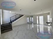 CASA EN VENTA CERCA DE JARDINES DE CANCUN, FRAC....
