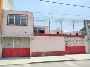 CASA EN VENTA CERCA DE LA CHINA POBLANA CON AMPLIO...