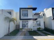 Casa en venta cerca de la Universidad del futbol