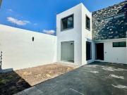 CASA EN VENTA CERCA DE PARQUE SIERRA MORELOS Y ZAMARRERO...