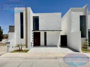 CASA EN VENTA CERCA DEL AMERICANO, FRAC. LAS CALZADAS