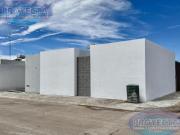 CASA EN VENTA CERCA DEL CARRIL 2000 EN ESQUINA, FRAC....