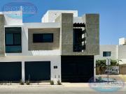 CASA EN VENTA CERCA DEL COLEGIO REX EN FRACCIONAMIENTO...