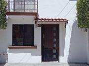 Casa en venta cerca del Estadio Corregidora en Quinta...