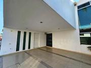 CASA EN VENTA CERCA UVM MORILLOTLA $4,250,000 EN PRIVADA...