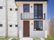 Casa en Venta Cimatario, Jardín Trasero, Balcón