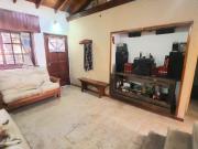 CASA EN VENTA CITY BELL 4 DORMITORIOS CON COCHERA