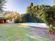 CASA EN VENTA CITY BELL PILETA 1 DORMITORIO