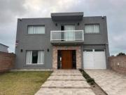Casa en VENTA CLAROMECO ENTRE 44 Y 46 A DOS CUADRAS DEL MAR
