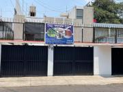 Casa en Venta con 2 Departamentos Independientes,...