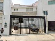 Casa en venta – Col. Las Alamedas, 52970 Cdad. López...