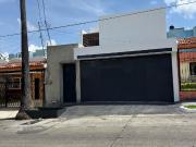 Casa en venta colonia Independencia totalmente...