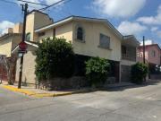 CASA EN VENTA COMERCIAL EN JARDINES DEL MORAL CON 4...