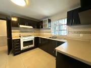 CASA EN VENTA COMO TERRENO IDEAL PARA REMODELAR O...