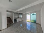 CASA EN VENTA CON 153 M2 EN PEÑA FLORES