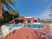 CASA EN VENTA CON 2000 M2 EN VERGELES DE OAXTEPEC...