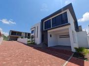 CASA EN VENTA CON 248 M2 EN JACARANDAS CON ALBERCA