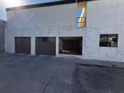 Casa en venta con 2 departamentos independientes en...