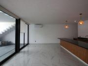 Casa en Venta con 2 Departamentos Independientes en...