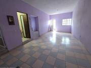 CASA EN VENTA CON 2 DEPARTAMENTOS Y UN LOCAL, IDEAL PARA...
