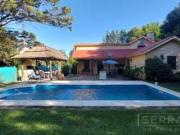 Casa en venta con 3 dormitorios y pileta. Barrio Parque...