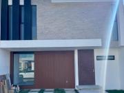 CASA EN VENTA CON 3 RECAMARAS EQUIPADA,JUSTO DETRAS DE...