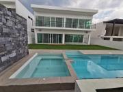 CASA EN VENTA CON 450 M2 EN LOMAS DE COCOYOC