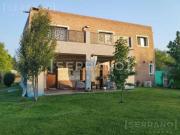 Casa en Venta con 4 dormitorios y pileta en Barrio Los...