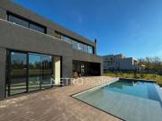 Casa en venta con 4 habitaciones en suite en El Yacht,...