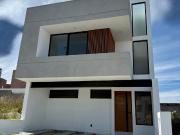 Casa en Venta con 4 Recámaras en Zibatá con Roof Top y...