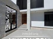 Casa en venta con 4 recámaras, Lomas de Juriquilla....
