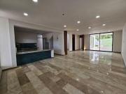 Casa en Venta con 4 Recámaras y Alberca en Mérida