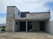Casa en Venta con 4 Recámaras y Alberca en Mérida