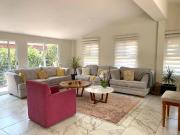 Casa en venta con 4 recámaras y jardín en La...