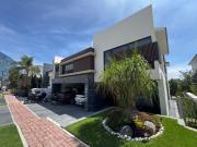 Casa en Venta con 5 recámaras y Vista a Campo de Golf en...