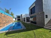 CASA EN VENTA CON 650 M2 EN ALTOS DE OAXTEPEC CON BUNGALOWS