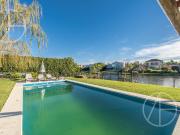 Casa en venta con 6 dormitorios al lago en La Isla