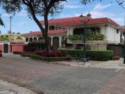 Casa en venta con 6 habitaciones y 973 m² en Barrio...